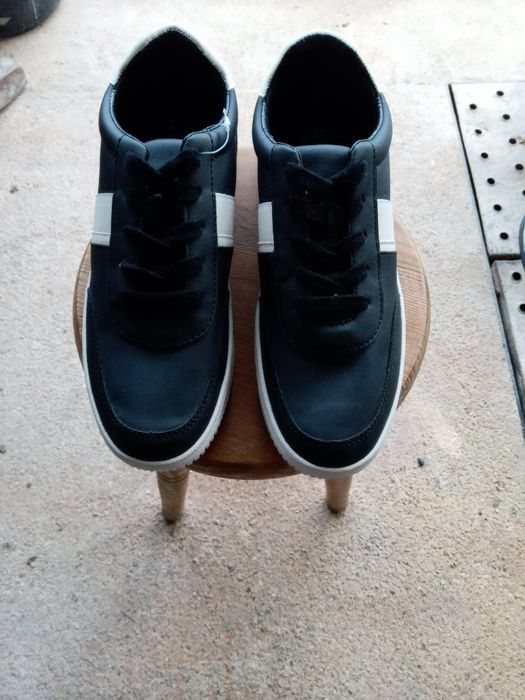 Vendo Botas e sapatilhas