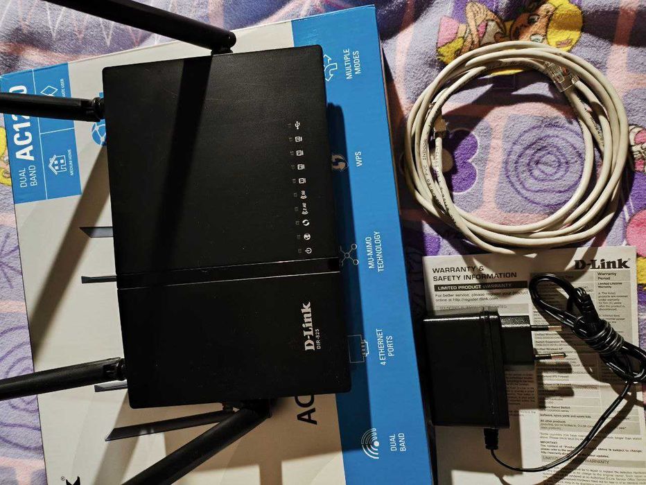 Роутер Wi-Fi гигабитный DIR-825 AC1200