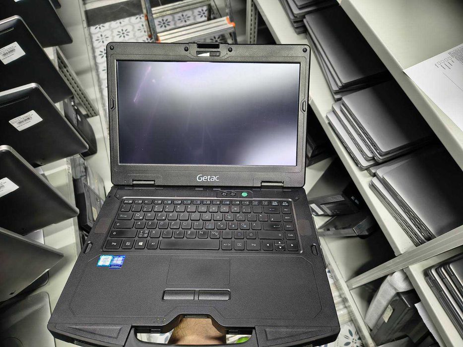 Getac S410 — це міцний професійний ноутбук для складних умов роботи.