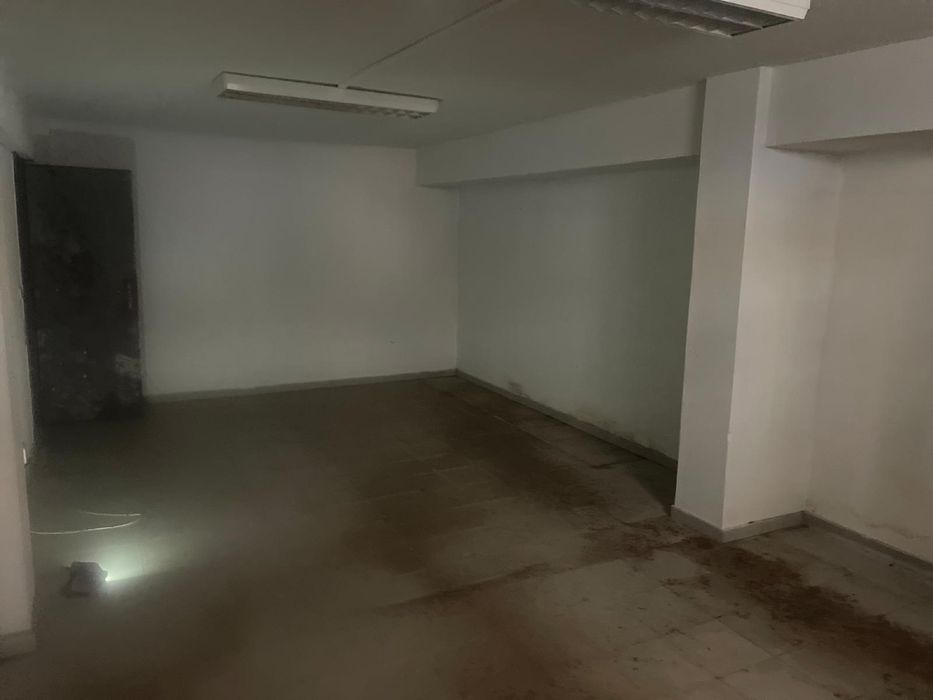 Aluga-se loja em cave em Alcochete