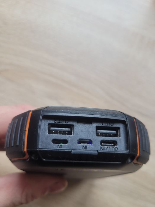 Power bank Wireless Output: DC 5V/1A, Solar charging: 300mA).