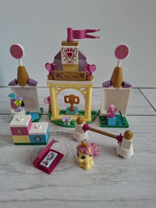 Klocki LEGO Disney 41144 Stajnia Fuksji
