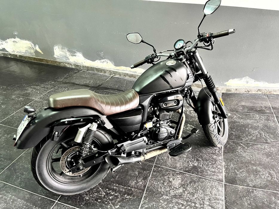 Mota UM Renegade Sport 125 - 2020 - 11500km - c/ ecrã CarPlay/android auto