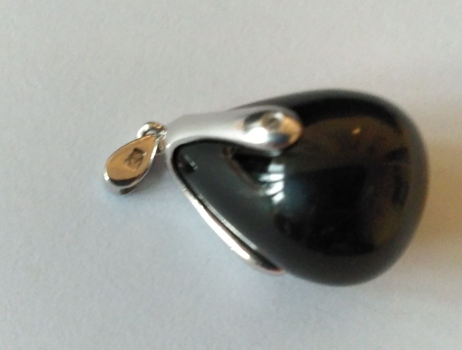 Wisiorek ze srebra i onyksu