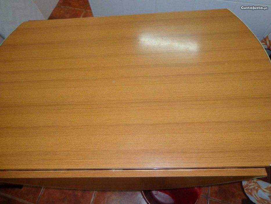 mesa e 4 cadeiras de cozinha