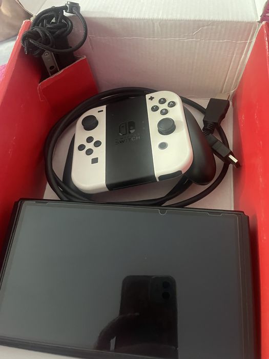 Nintendo  switch  oled z dwoma  grami