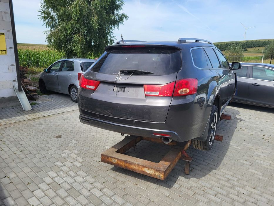 Honda Accord VIII 2.0 benzyna na części lub w całości.