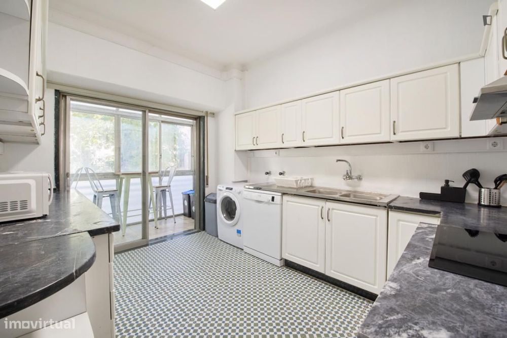 Quarto - localizado em Arroios Lisbon