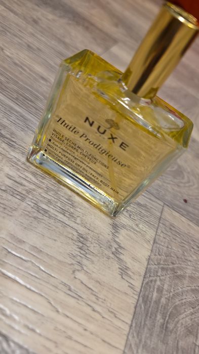 NUXE Prodigieuse Olejek suchy, 50 ml
Data ważności 12 miesięcy od otwarcia.