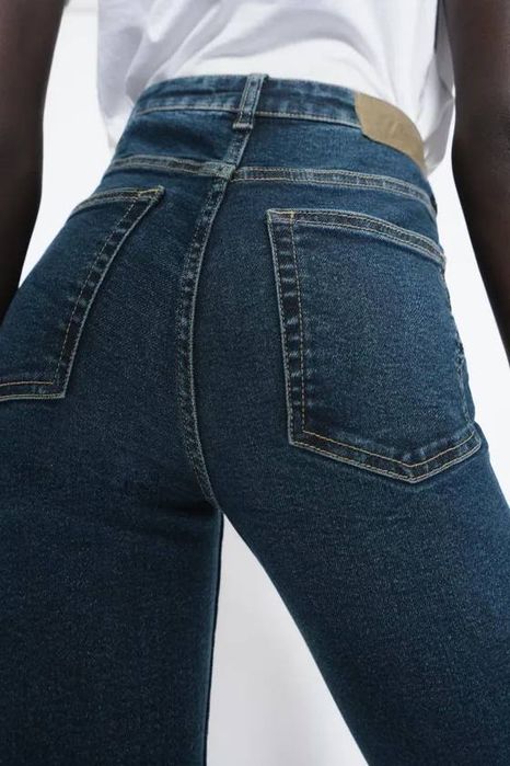Жіночі джинси кльош Zara