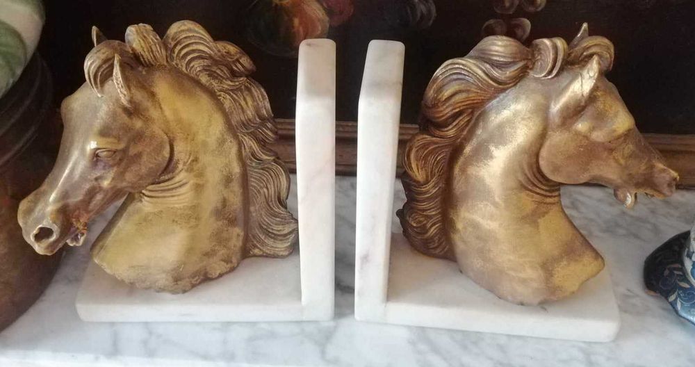 Antigo cerra livros em mármore "Cavalos" pintados à mão