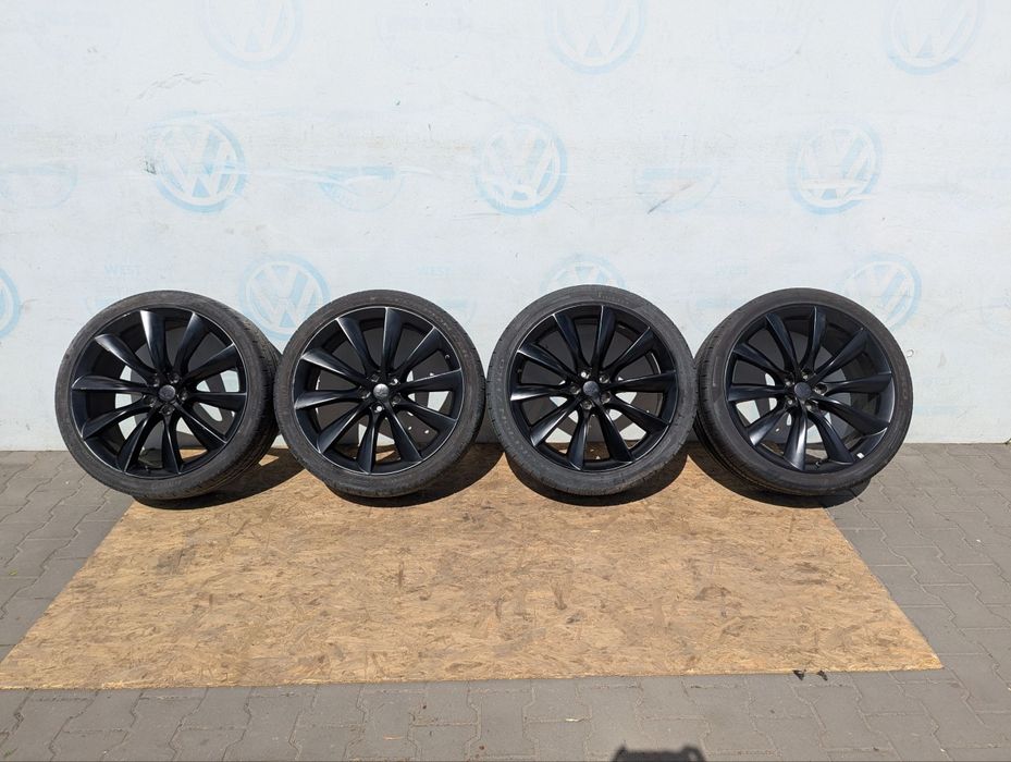 Диски R22 Tesla X Комплект титани Різноширокі