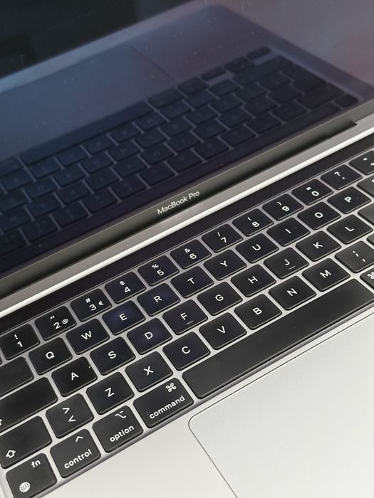 Macbook Pro M1 2020447403236094781443