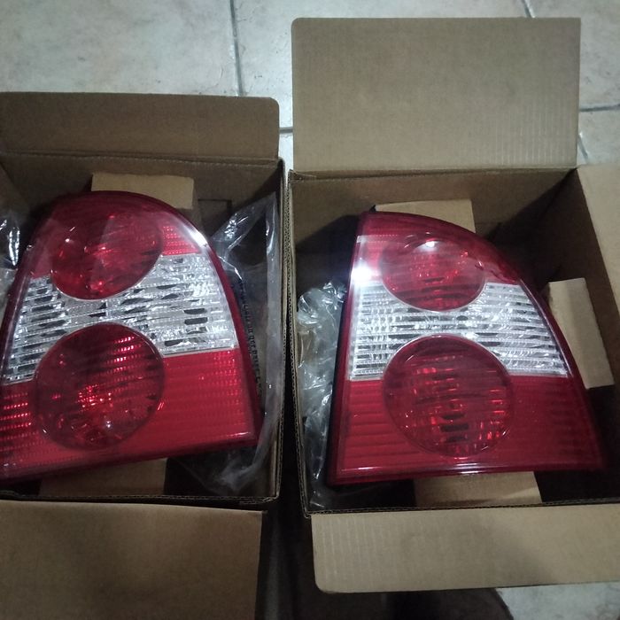 4 farolins e 1 fecho porta VW Passat  20€ cada