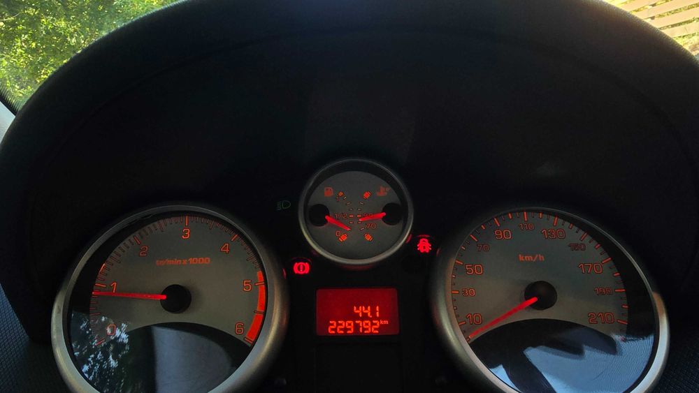 Peugeot 207 1.4 HDI *IUC Antigo* 5 Lugares