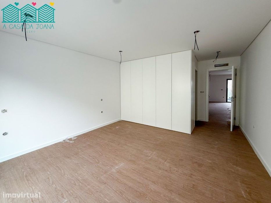 Apartamento T3 com Lugares de Garagem em Esgueira
