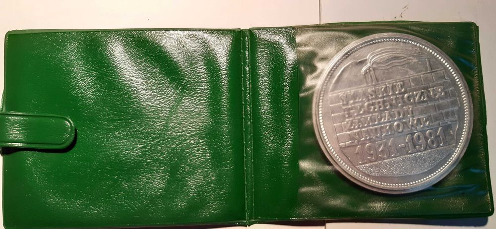 stary duży medal pamiątkowy prl w etui