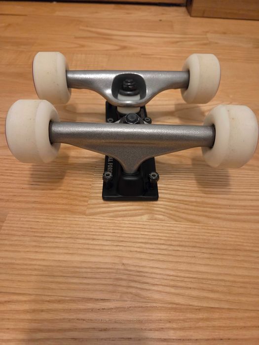 Real Skateboard trucki 7.5 + kółka + łożyska montażówki