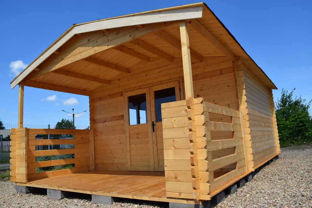OD ręki PIĘKNY domek drewniany LETNISKOWY z tarasem*6x4*24m2*bal 34 mm