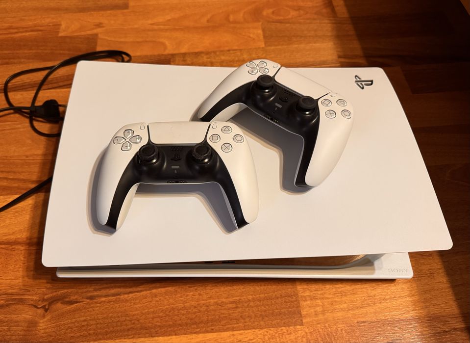 Sony Playstation 5, 825gb