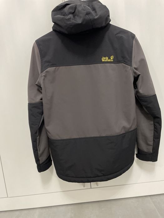 Дитяча куртка демосезонна ( зимова) Jack Wolfskin. Розмір 164..