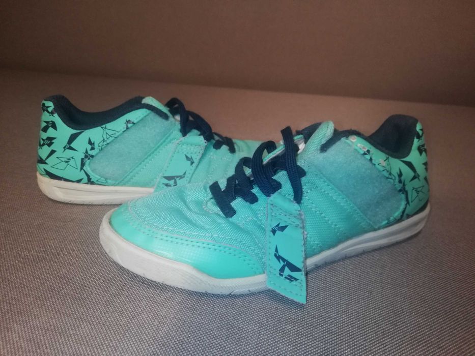 Sportowe buty KIPSTA na piłkę rozm.32