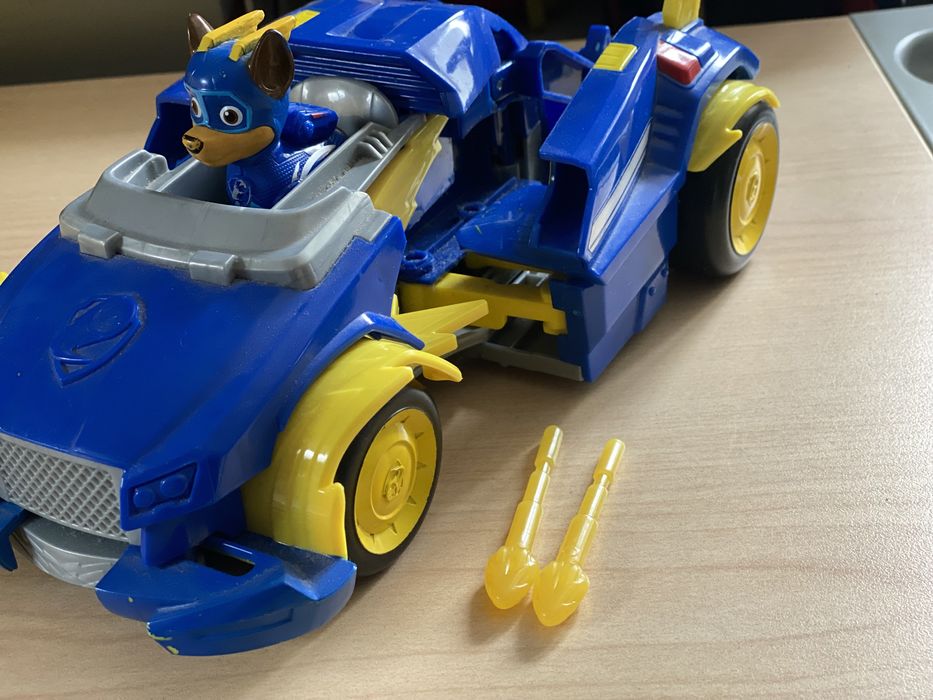 Гонщик із автомобілем (серія Мегащенки) Щенячий патруль