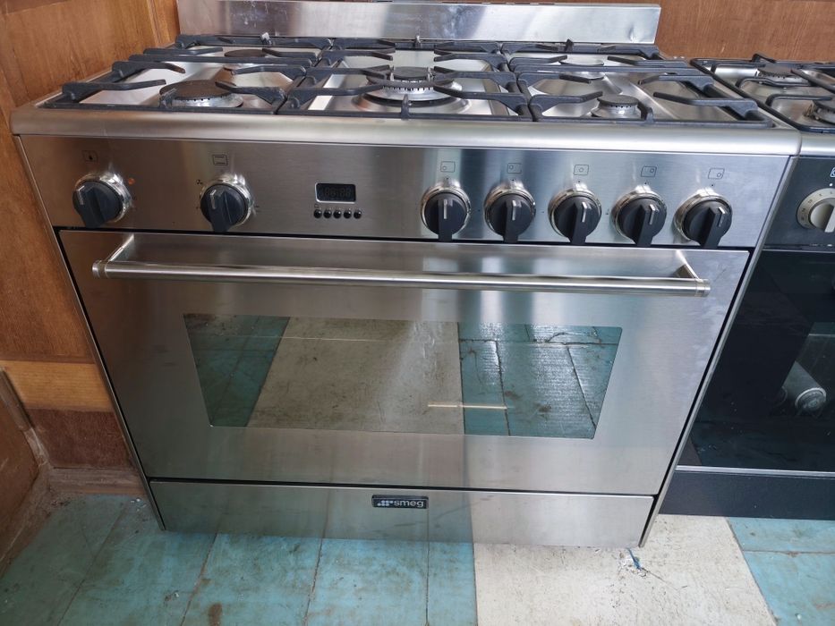 Професійна газова плита Smeg
