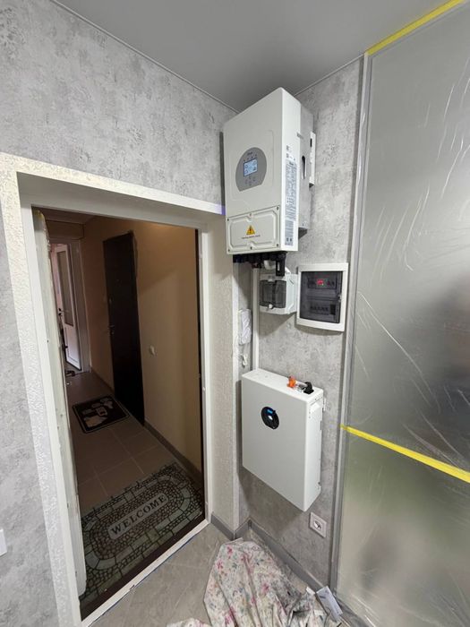 Гібридний інвертор Deye SUN-6K-SG05LP1-EU-AM2-P, 48 В, 6000 Вт, 1 фаза (безперебійник, UPS, ДБЖ)