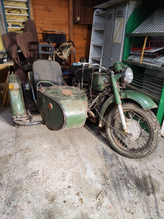 Dniepr k-650 z papierami