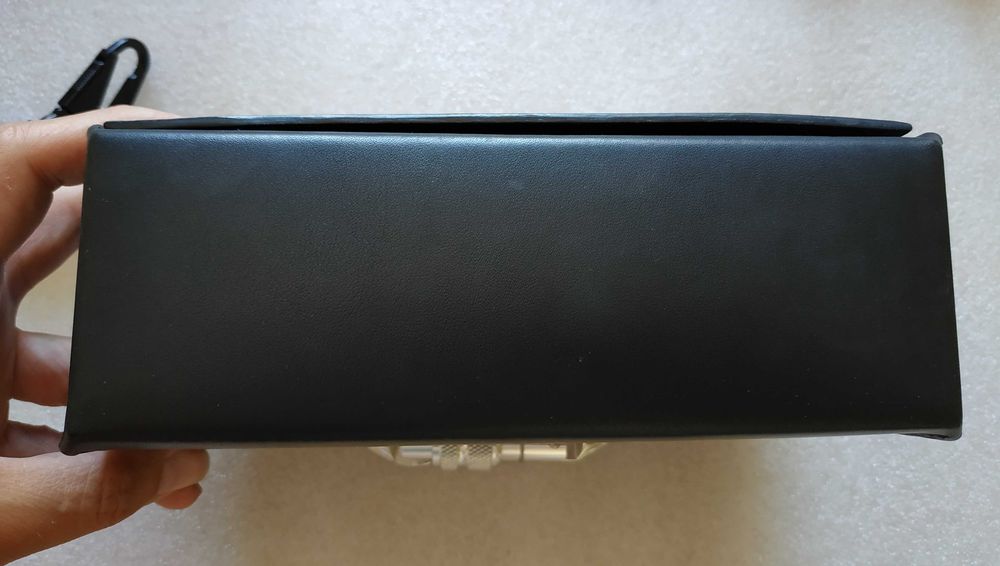 Сумка-кирпич, клатч с металлической пластиной Manjulteam