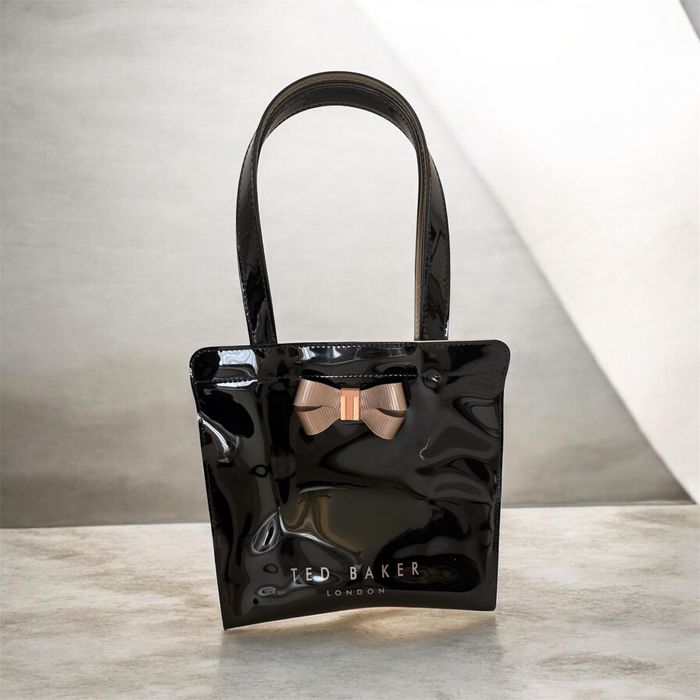 Лакована чорна сумка Ted Baker London: 650 грн. - Кожаные сумки