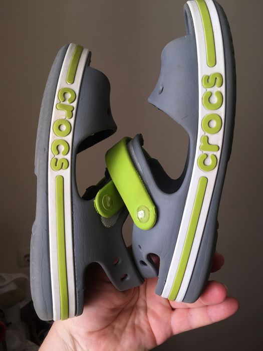 Детские босоножки crocs.