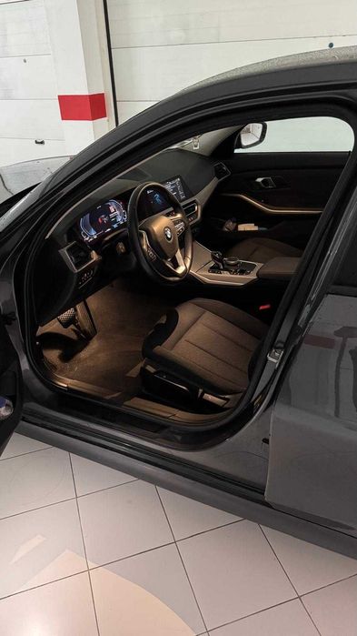 BMW 330 e Corporate Edition (IVA dedutível)