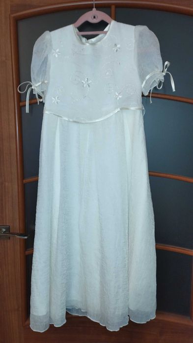 Sukienka ecru na wyjątkowe uroczystości r. 152