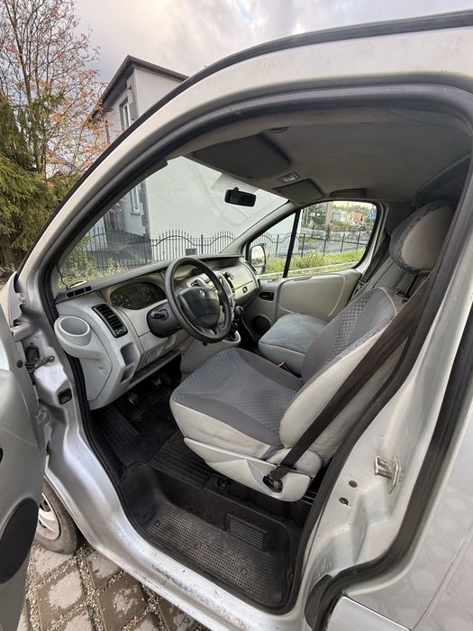 Renault Trafic 2008 2.0 diesel wersja long 9os