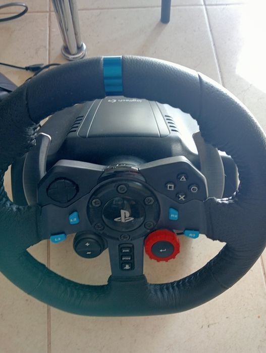 Volante e pedais para PlayStation