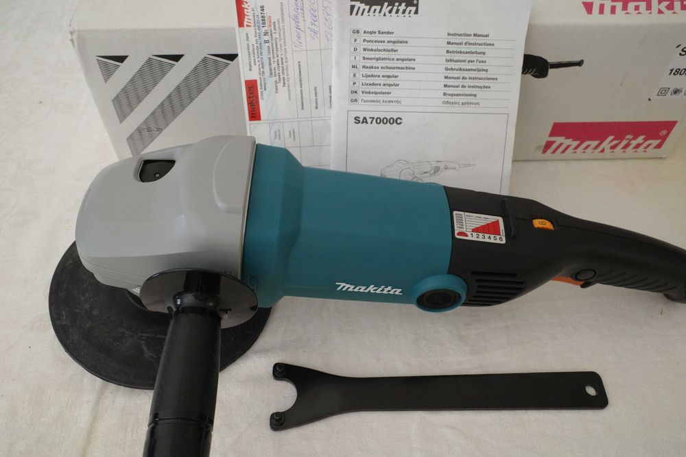 Полірувальна шліфувальна машина Makita SA7000C