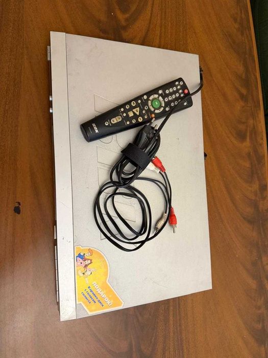 Продаю DVD-плеер DV521SI