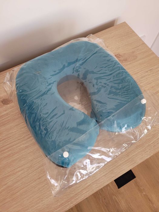 Подушка для подорожей автомобільна