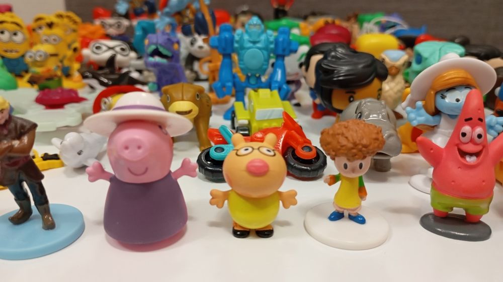 Zestaw figurek Kinder ferrero. Smerf kolekcjonerski Żaba kolekcjonersk