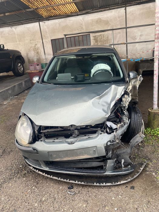 Golf 5 para vender as  peças ou inteiro, 1600 gasolina