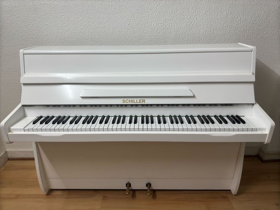 Piano vertical de estudo schiller