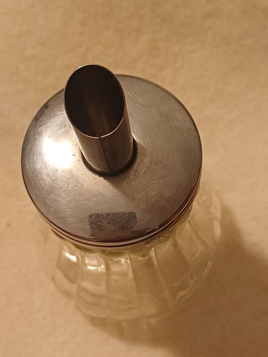 Acucareiro em vidro e metal