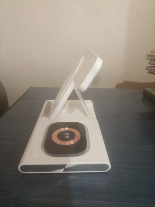 Бездротова зарядка 4 в 1 для iPhone, Apple Watch та AirPods (Біла)
