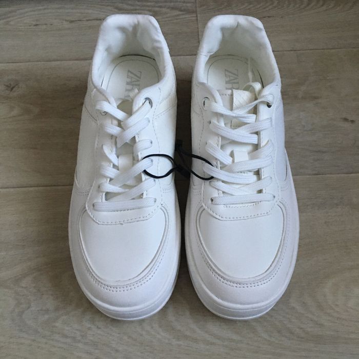 ZARA, базові, білі кросівки р.36-38