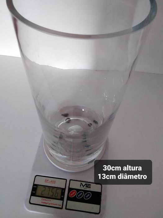 Vaso decorativo em vidro grosso, base antiderrapante (30cm)