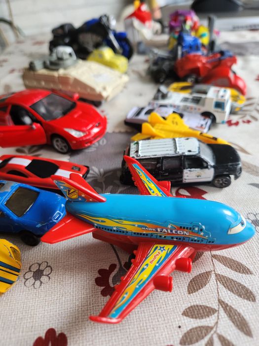 Лот игрушек машинок