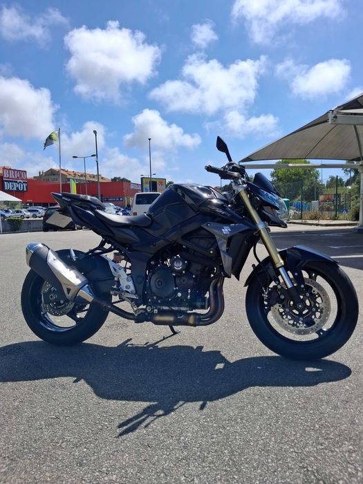 SUZUKI GSR 750 2011