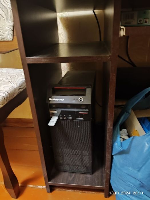 Стіл письмовий, комп'ютерний поличка під клавіат геймерське  крісло